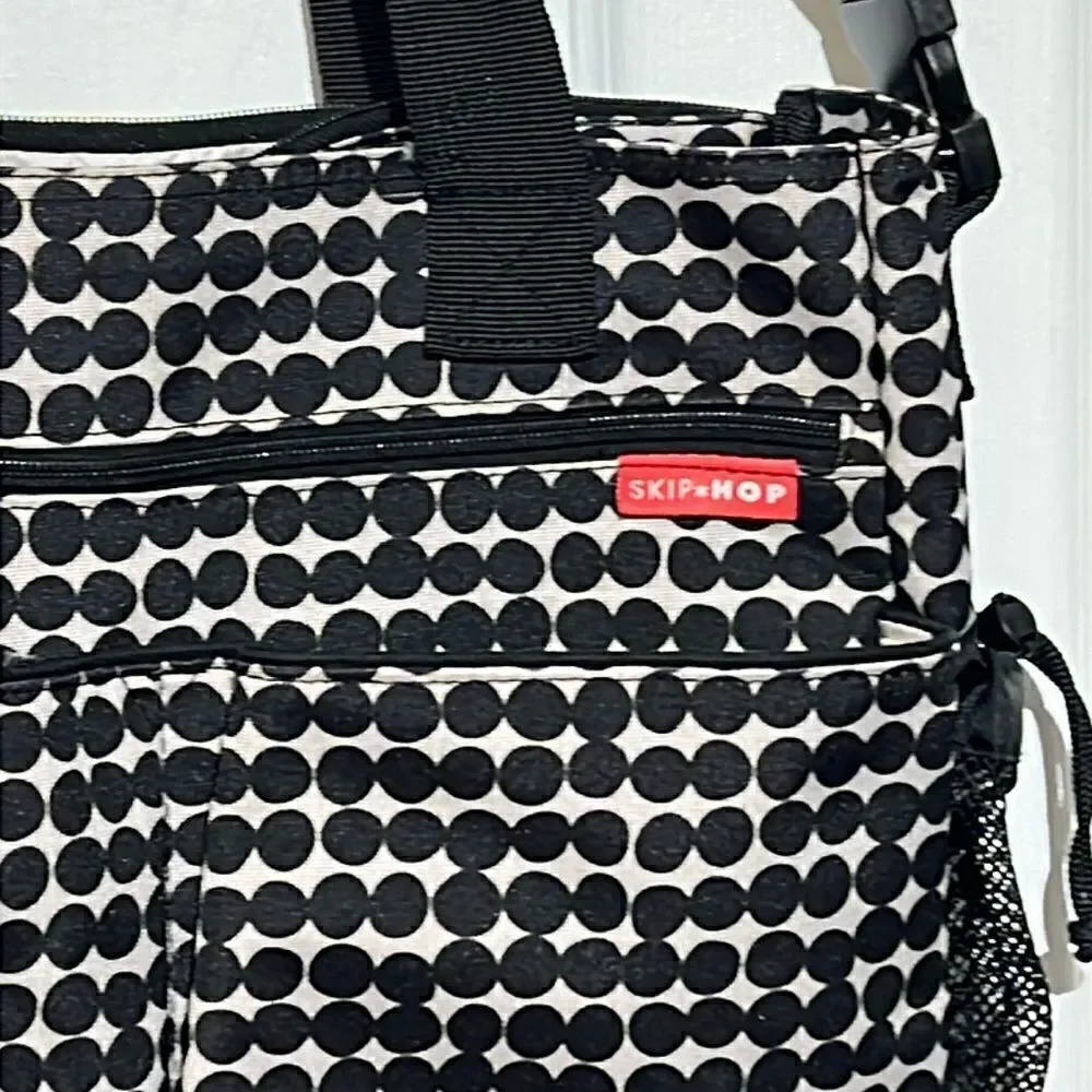 Skip Hop Spark Diaper Bag Multi pockets attaches to stroller‎ Black dots